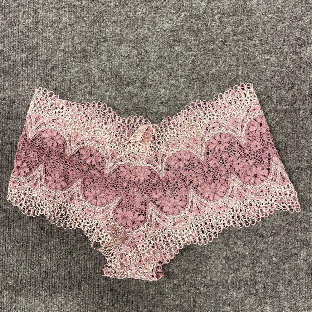 Victoria’s Secret body crochet lace Boyshort shortie panty purple Small